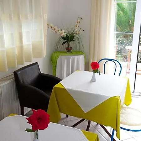 Yiouli Hotel Melivoia